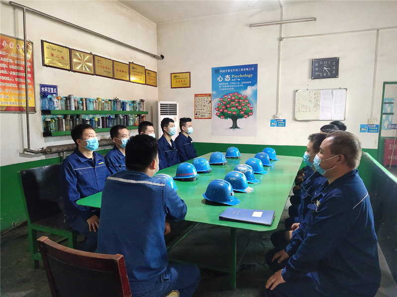 1634546803129951.jpg 泰龍車隊(duì)的司機(jī)們.jpg